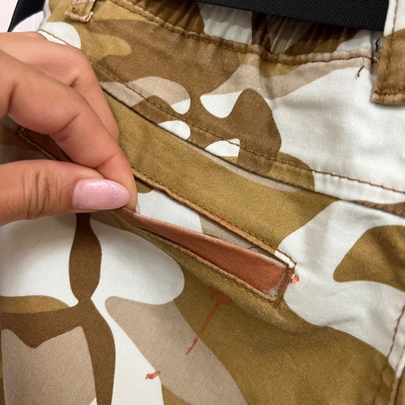 V.I.P. Camo Cargo Jogger Pants with Graffiti Print – Size Small - Picture 12 of 14